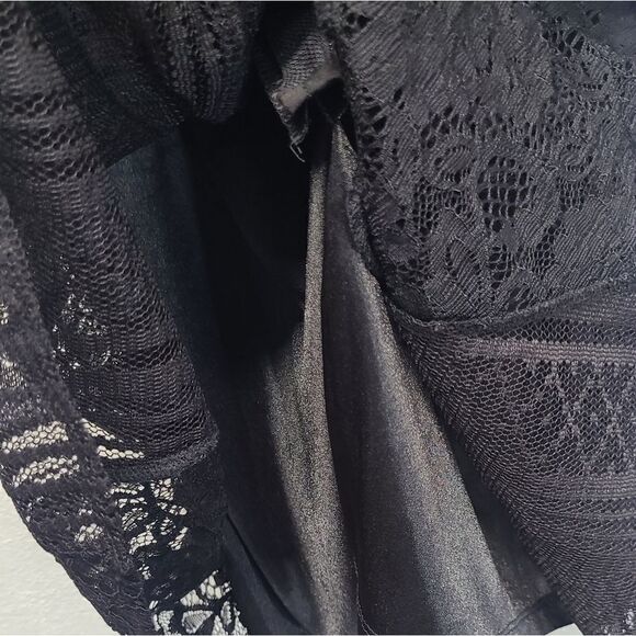NWOT BCBGeneration Black Lace V-Neck Dress size 0 - Picture 8 of 9